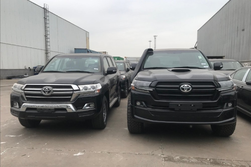 柴油丰田陆巡实拍,4.5t引擎越野套件,实车比宝马x5还霸气