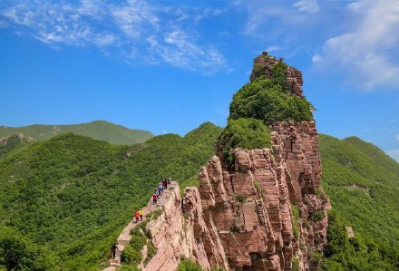 河北赞皇亭亭玉立九女峰