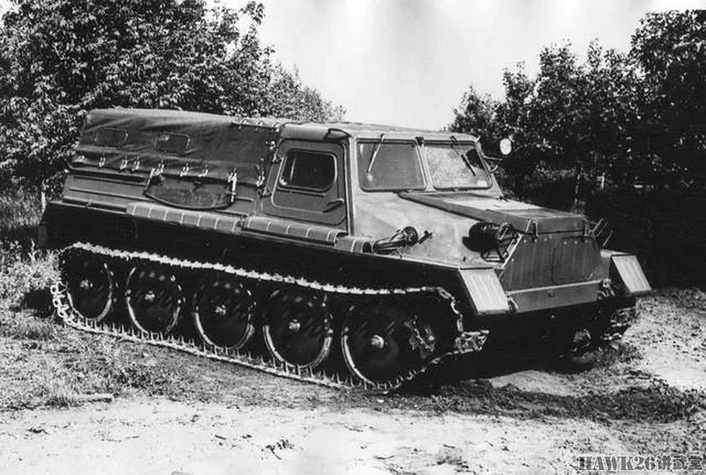 苏联第一种履带式全地形车嘎斯47采用过德国式双重负重轮布局