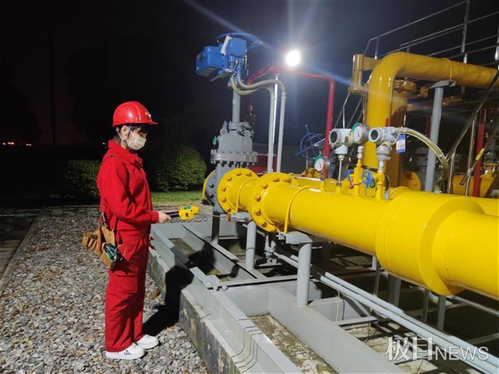 无论是白天匆忙的街道还是夜晚宁静的场站,武汉管道公司维抢修和巡检
