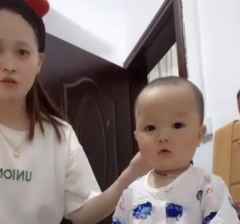 为了拍短视频 妈妈打了孩子2巴掌 孩子的反应让人心疼 腾讯新闻