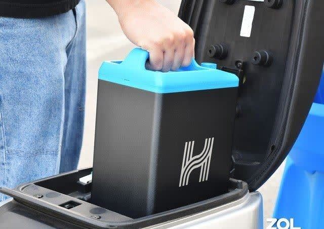 哈啰a80探索版电动车评测 首创超连网车机系统很优秀