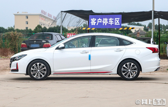 c385定位一款紧凑型纯电动轿车,未来会划归到长安新能源旗下,基于长安