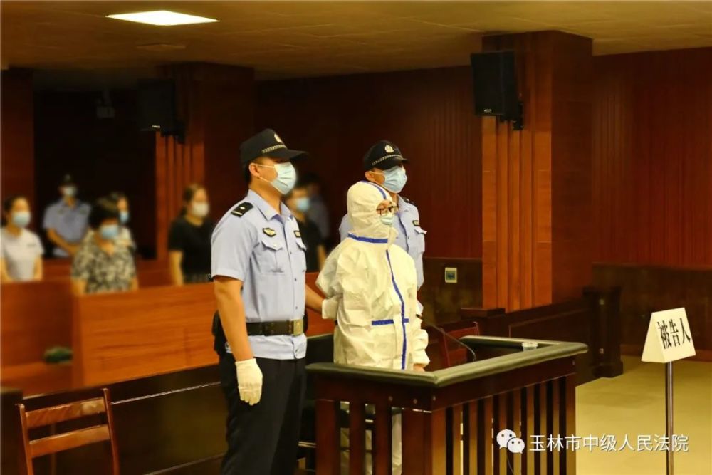 宣判后,被告人覃仕平当庭表示认罪服判,不上诉.