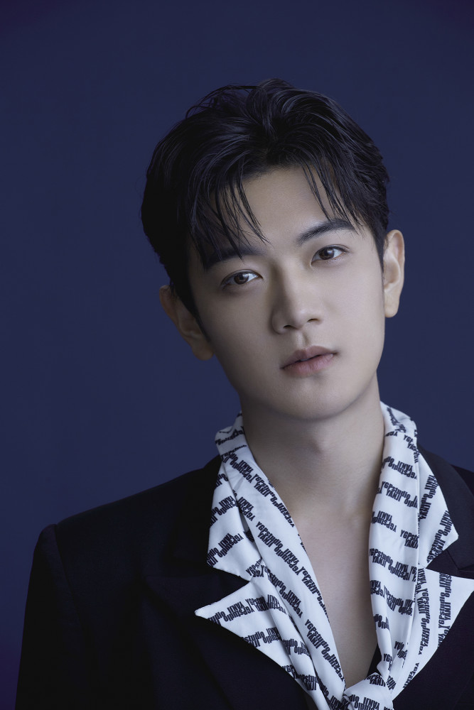 李诗琦生日写真释出 简约造型明朗帅气_腾讯新闻