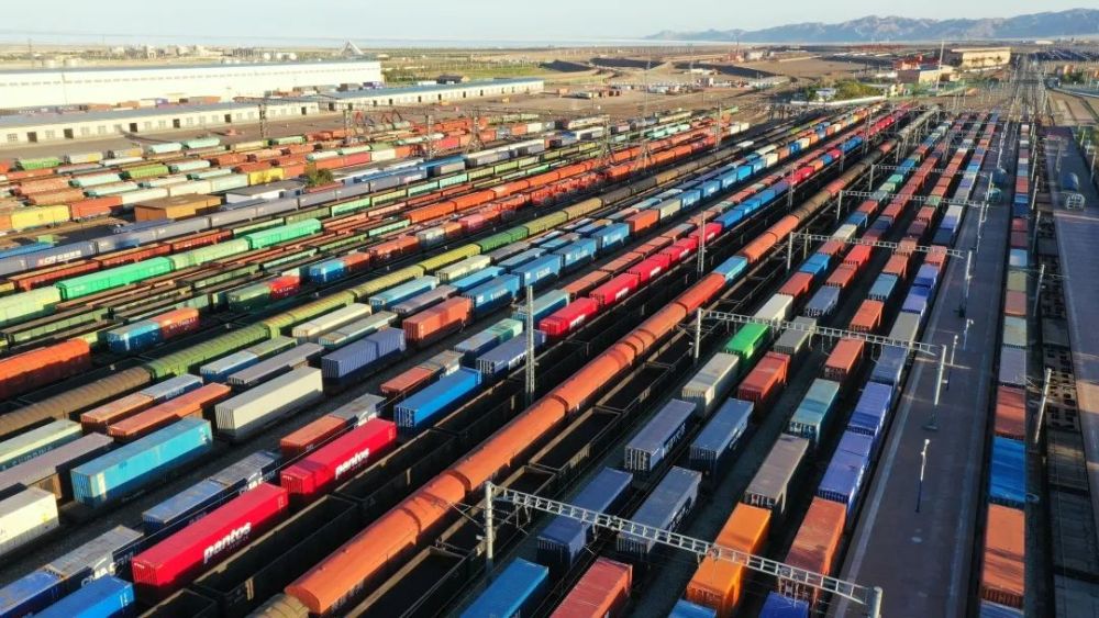 今年阿拉山口铁路口岸返程中欧班列突破千列