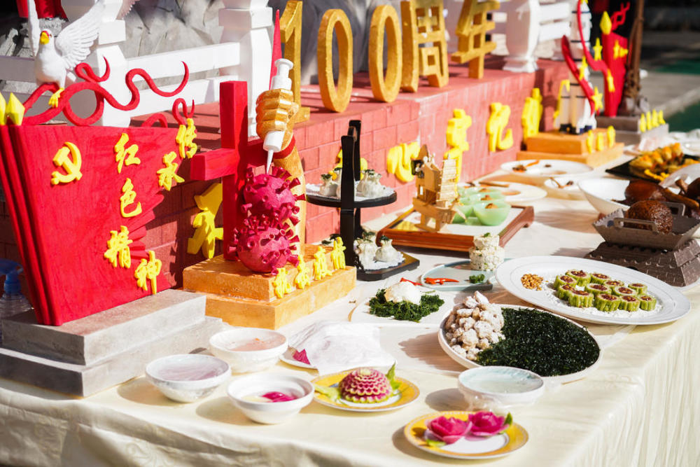 舌尖上的校园来啦南京商业学校美食节开幕准大厨端出网红甜点受热捧