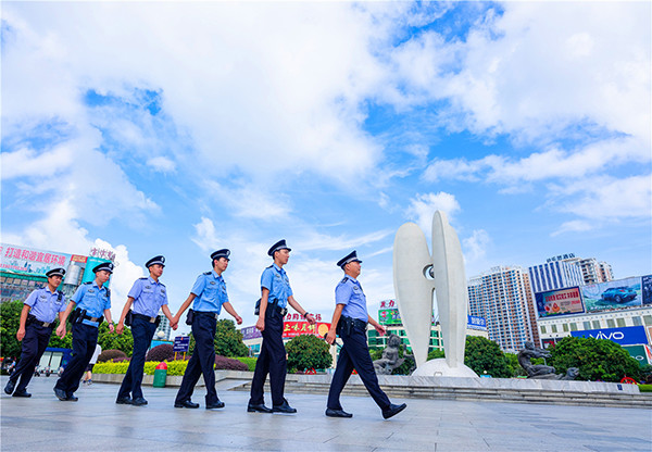 温暖一小时 再快一分钟 广西北海市公安局用行动诠释为民服务宗旨