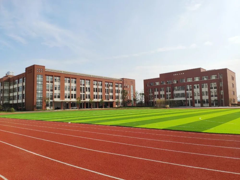 汉水小学实景图△金源中学实景图此外,东津新区将新增一所24班初中.