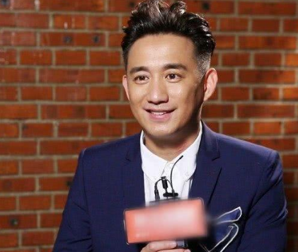 黄磊女儿才14岁已经前凸后翘网友说忍不住动心了