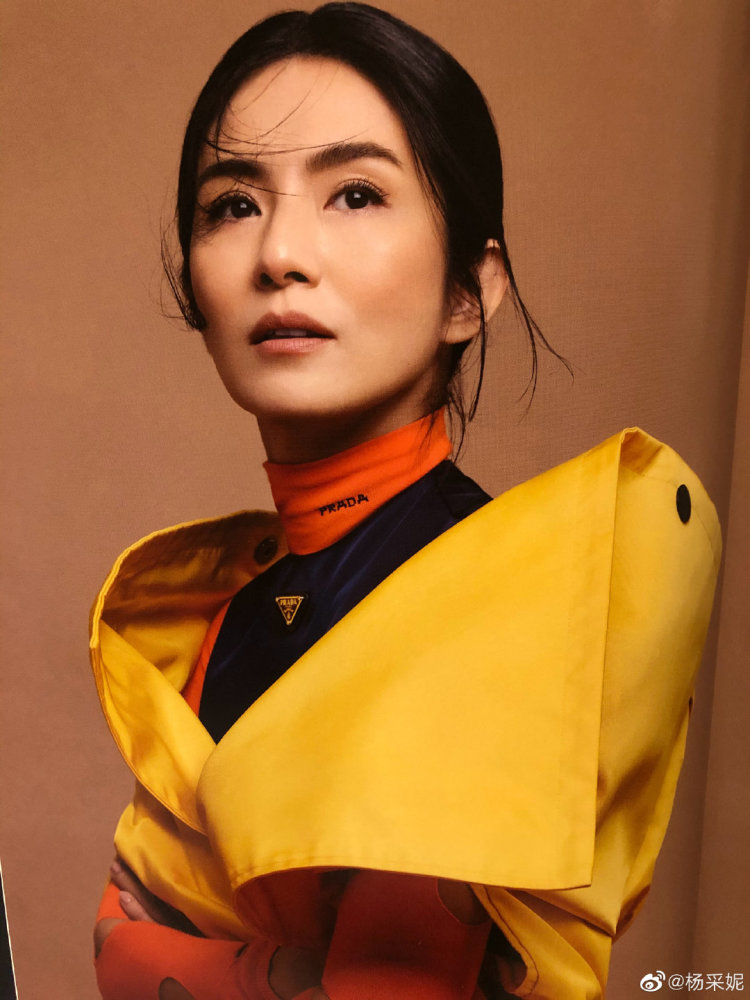 香港第二代玉女掌门人杨采妮迎47岁生日双胞胎儿子送神秘礼物