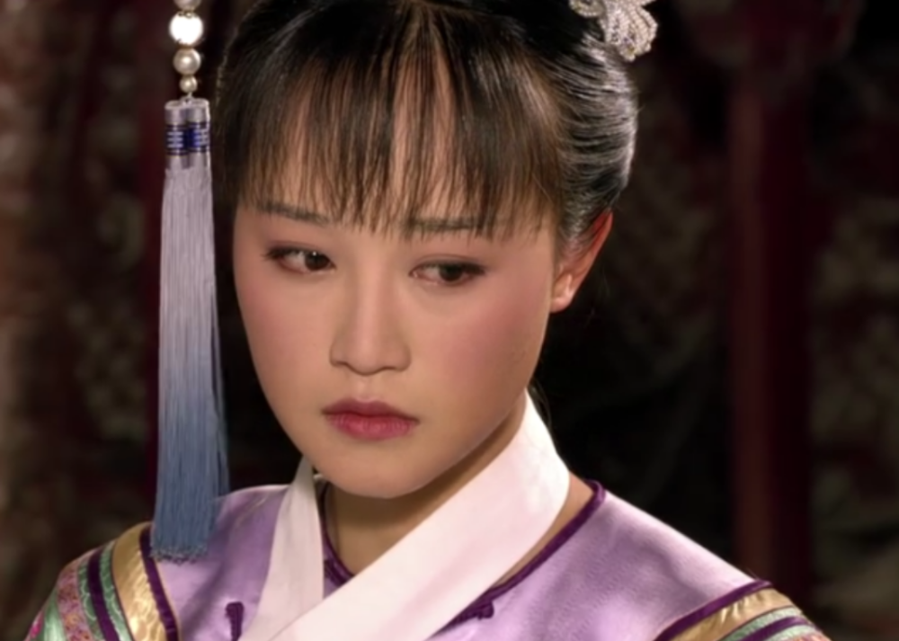 2011年,蓝盈莹在古装大剧《甄嬛传》中饰演浣碧一角,由此被观众所熟知