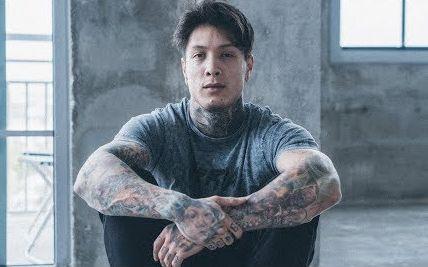 他被称"美国吴彦祖",穿衣显瘦脱衣有肉,肌肉身材迷倒万千粉丝