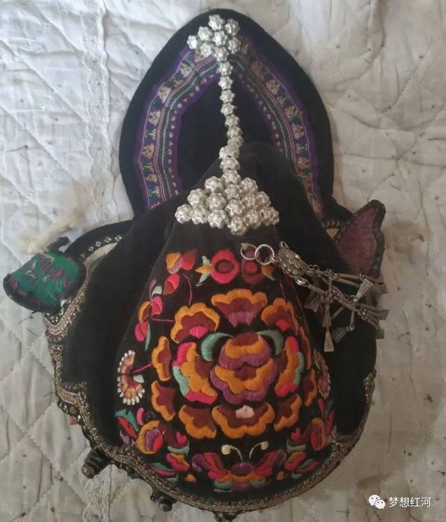 好看但分不清红河县这几个乡镇的哈尼童帽是这样的