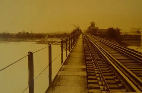 图为南浔铁路瀛上河桥 1907年12月,南浔铁路在九江龙开河举行启土典礼