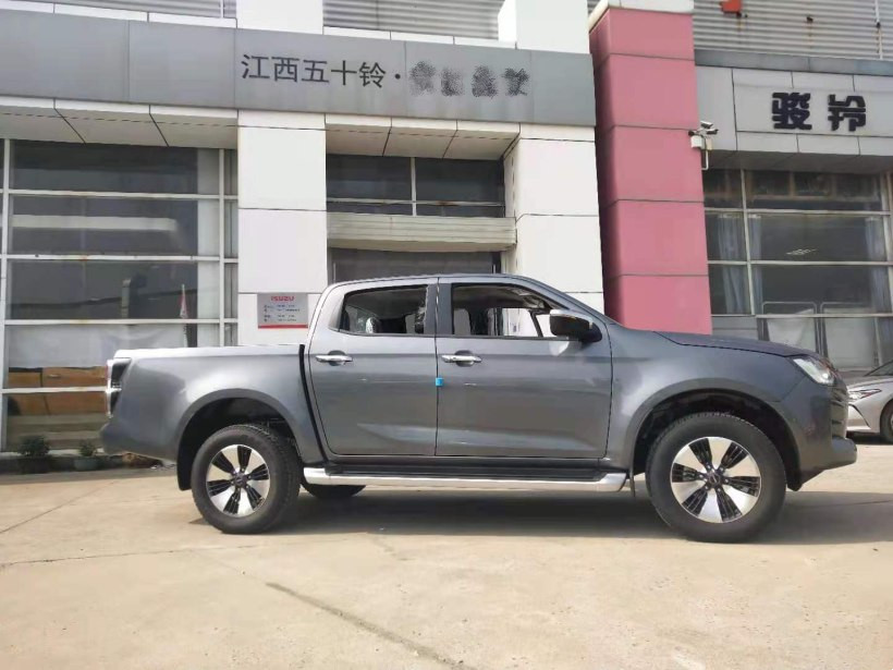 新一代江西五十铃dmax到店卡奈斯灰质感足柴油19t爱