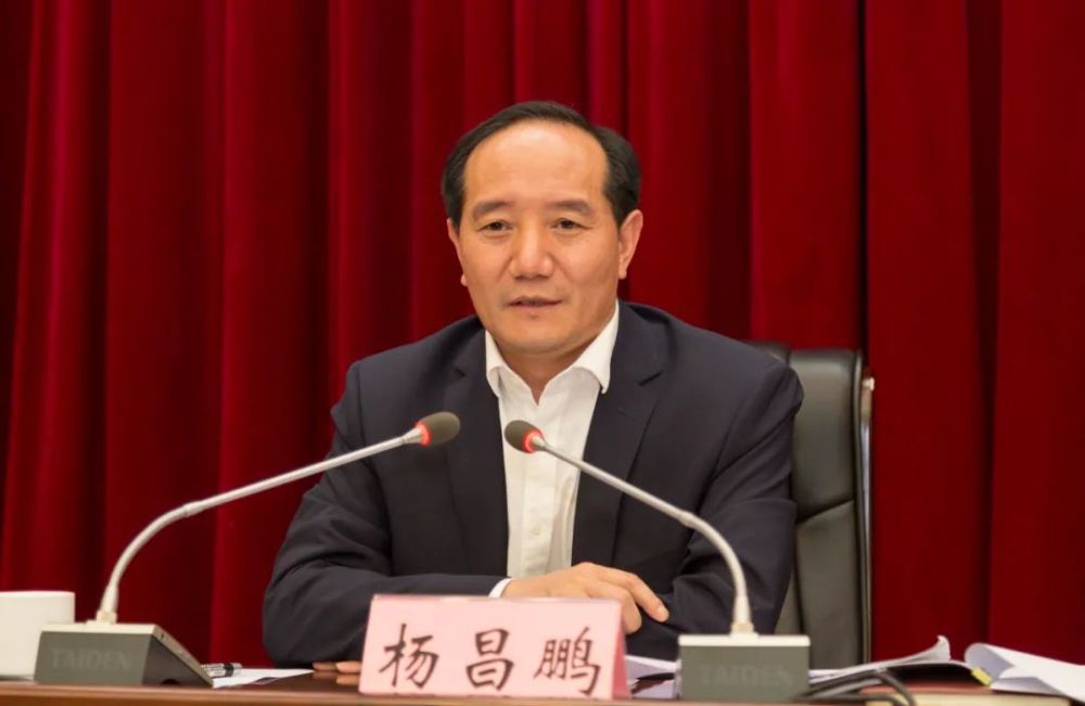 市政府党组成员,一级巡视员李玉平主持会议,市政府秘书长高扬宗参加