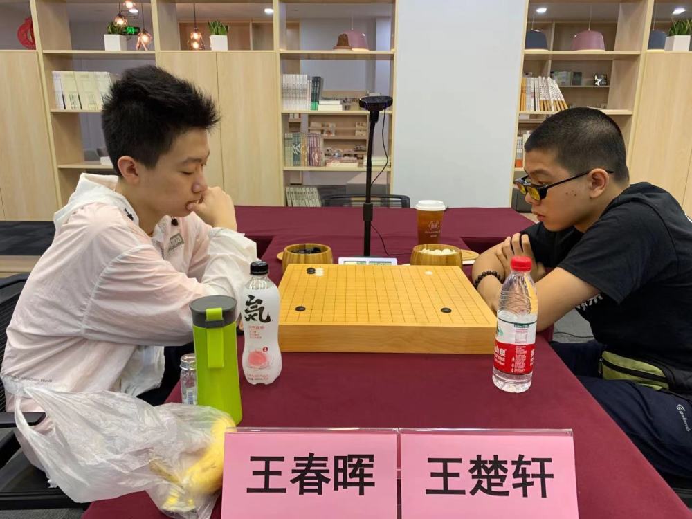 围棋天才胡子豪图片