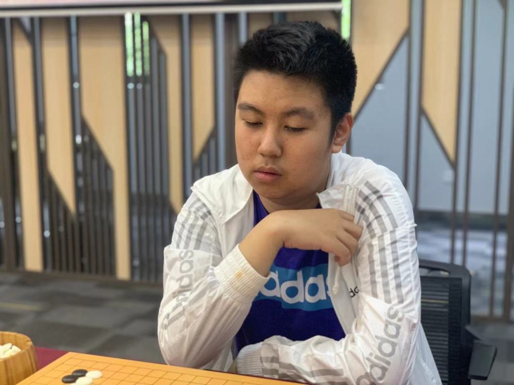 王楚轩王春辉第25届"马桥杯"中国围棋新人王赛由中国围棋协会和上海