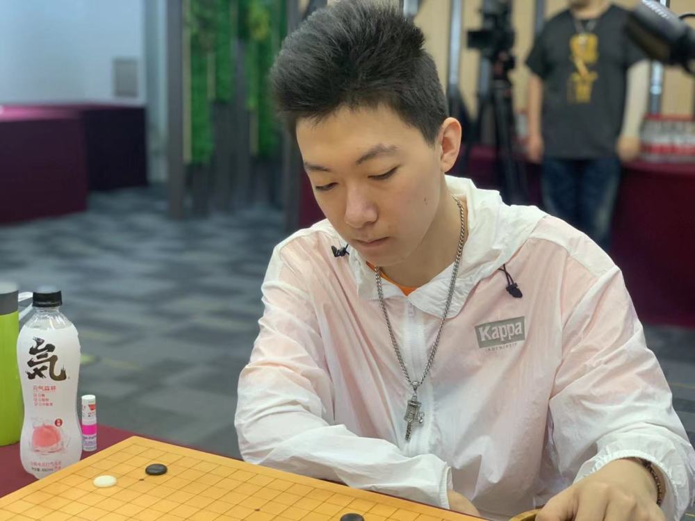 二王相争王楚轩不敌王春辉屠晓宇王星昊携手晋级