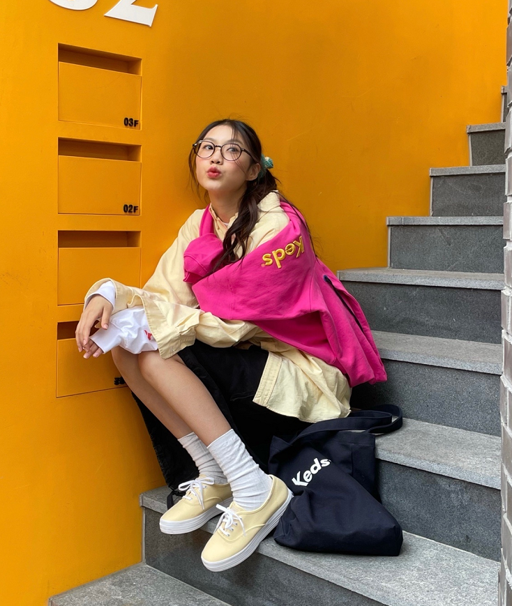 靠穿搭获年薪一个亿18岁韩国女高中生穿衣风格似刘雯翻版