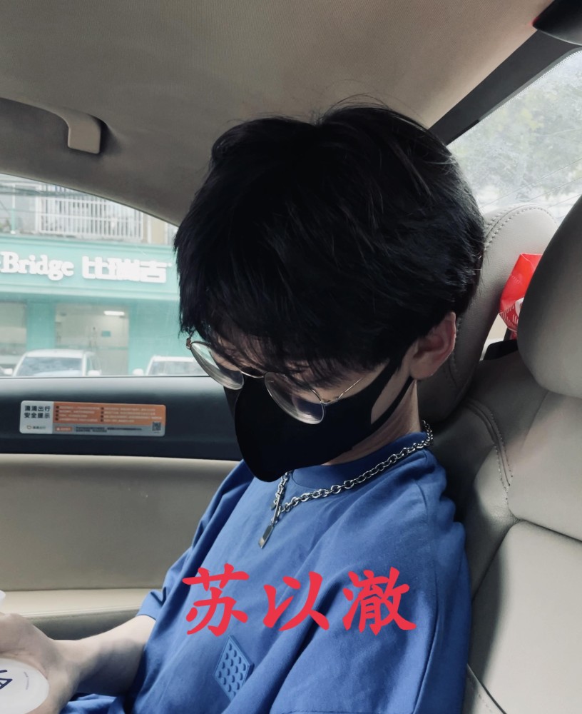 其实林锡能够走红,还是靠着他最开始拍摄的有关游戏的小视频,作为一个