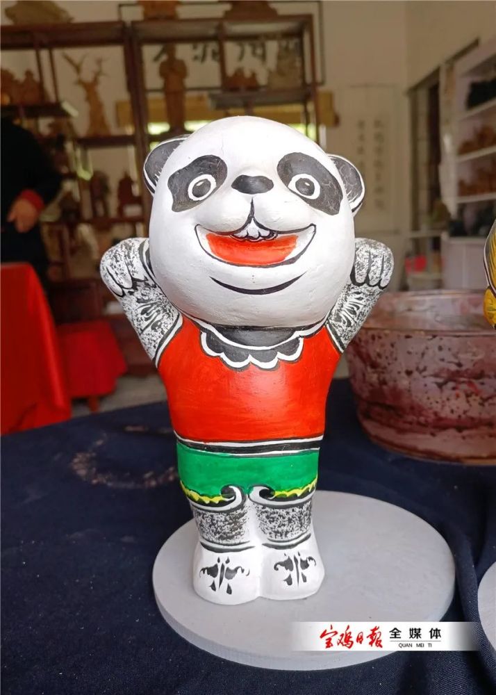 快来瞧一组可爱的十四运吉祥物泥塑作品来了