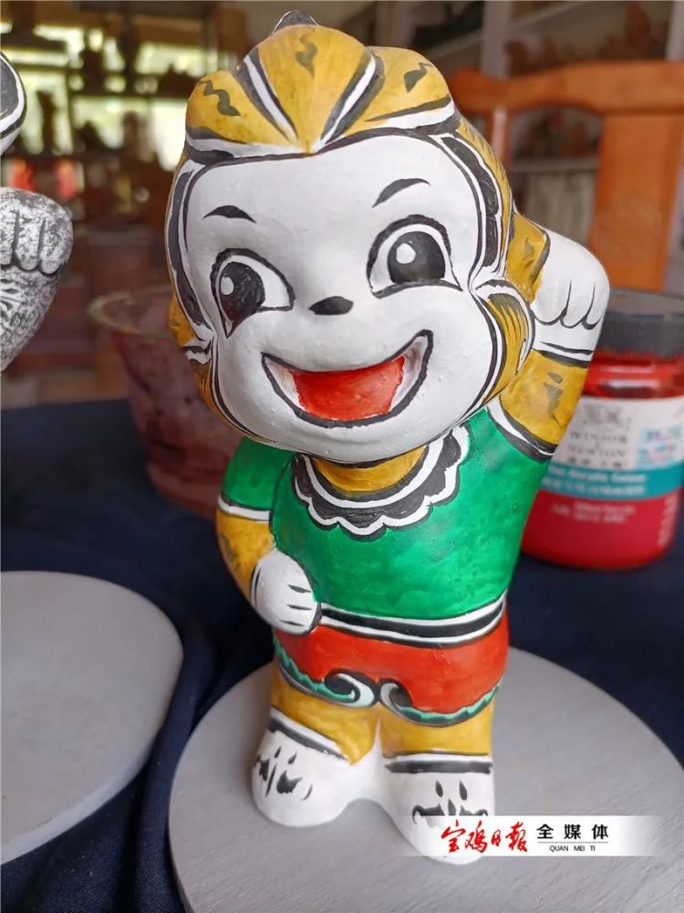 快来瞧一组可爱的十四运吉祥物泥塑作品来了