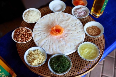 图为:龙川八宝鱼生.