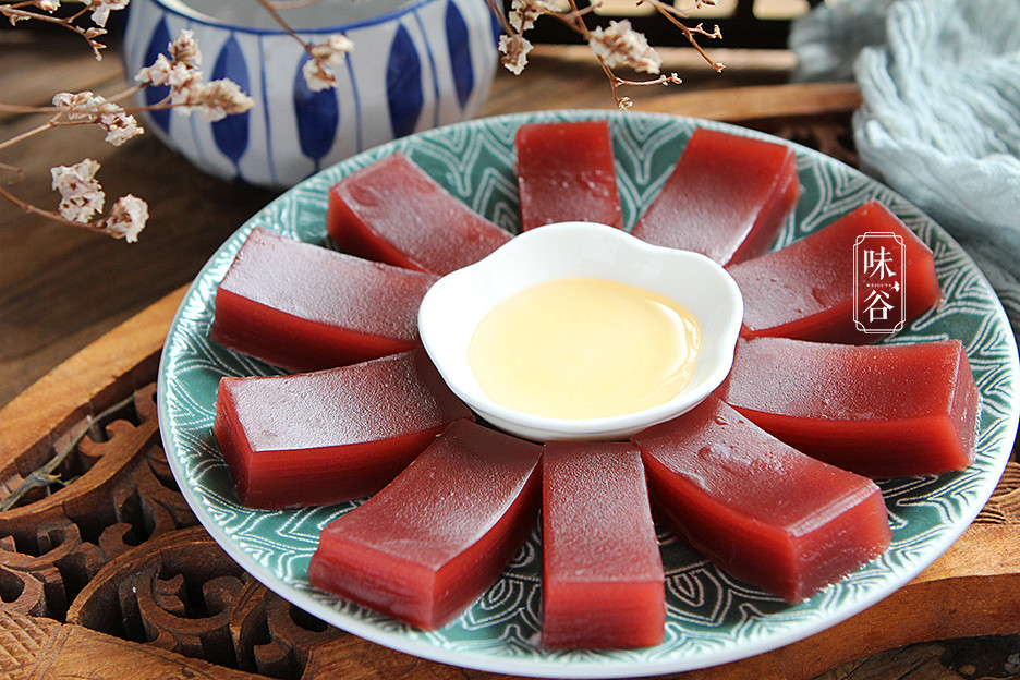 天热我家常做这糕点吃,无需烤箱,上锅一蒸q弹可口,清凉又解暑