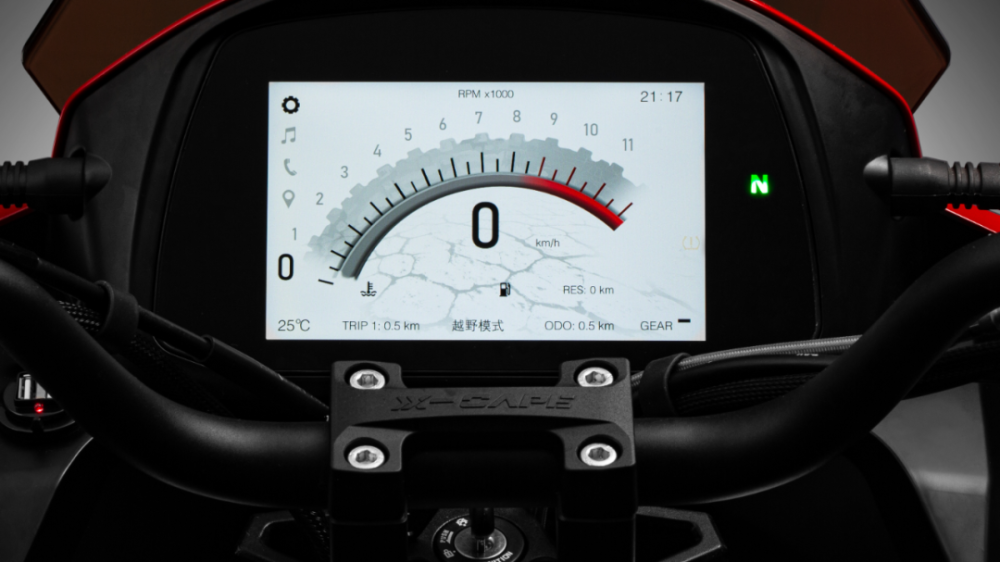 配备的7寸tft全彩仪表,带有光感自适应功能,行车数据全面还有胎压监测