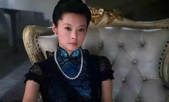 童年女神"杜小月"的扮演者袁立,三段婚姻,被质疑眼光越来越差