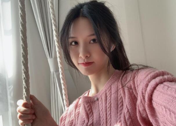 阿冷大方公开美颜数据没有一项是关闭的磨皮和瘦脸几乎拉满