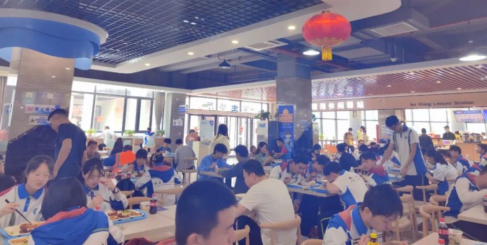 高老师为我们介绍了西工大的基本情况,宣讲了西工大对中国国防做出的