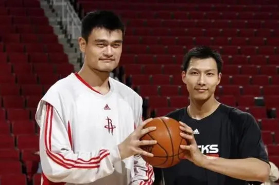 姚明 答球迷：姚明NBA生涯最后1场竟是“中国德比”，易建联表现如何？