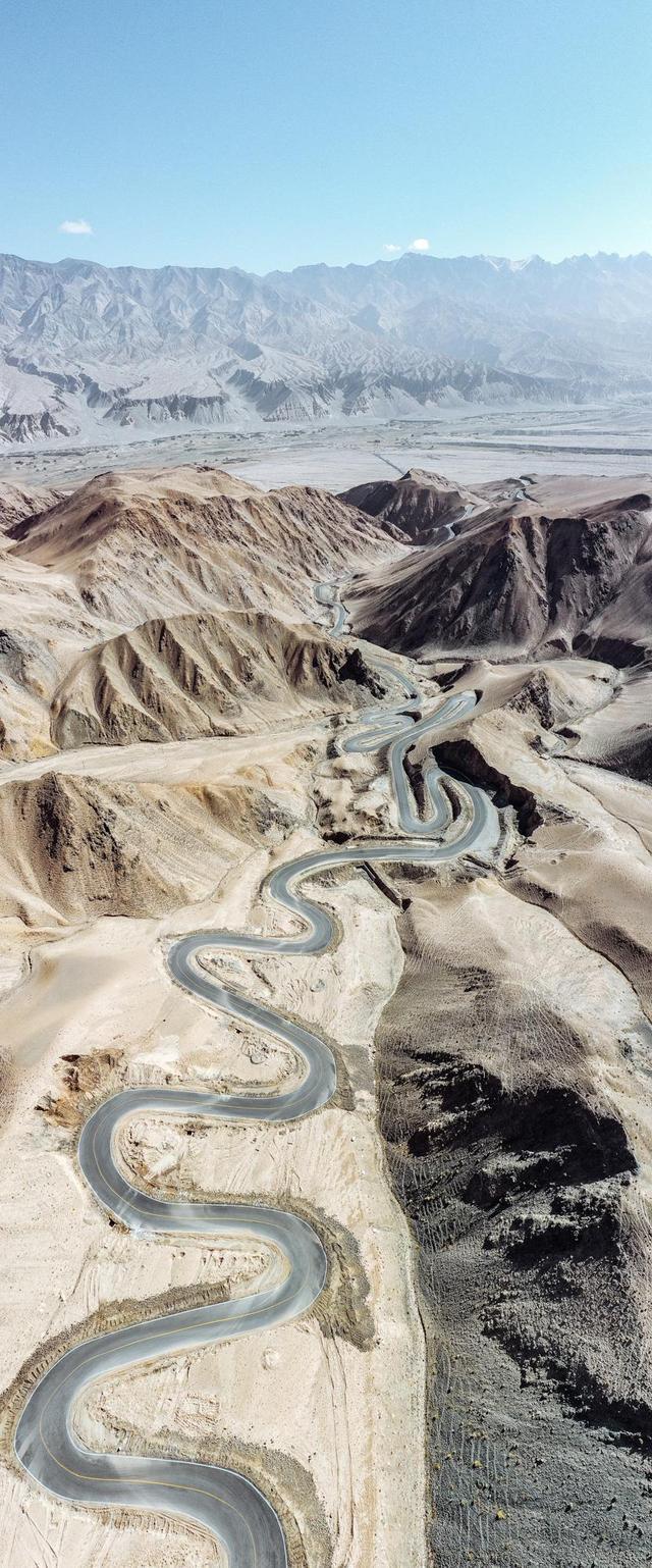 新疆盘龙公路景色太美了宛如蜿蜒的巨龙