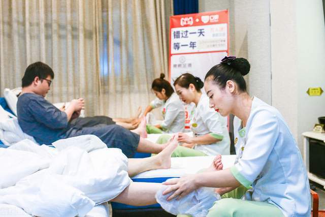 请客户洗脚按摩花了两千多块,老婆以为是不正规项目,打了我耳光