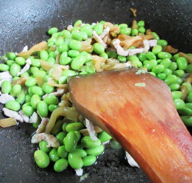 肉絲榨菜絲炒毛豆,鮮香味美,簡單又下飯