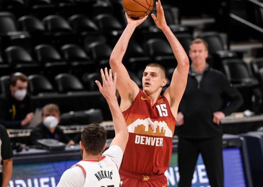 总比分1-1!约基奇38分掘金扳平开拓者,利拉德空砍42 10甜瓜恶犯