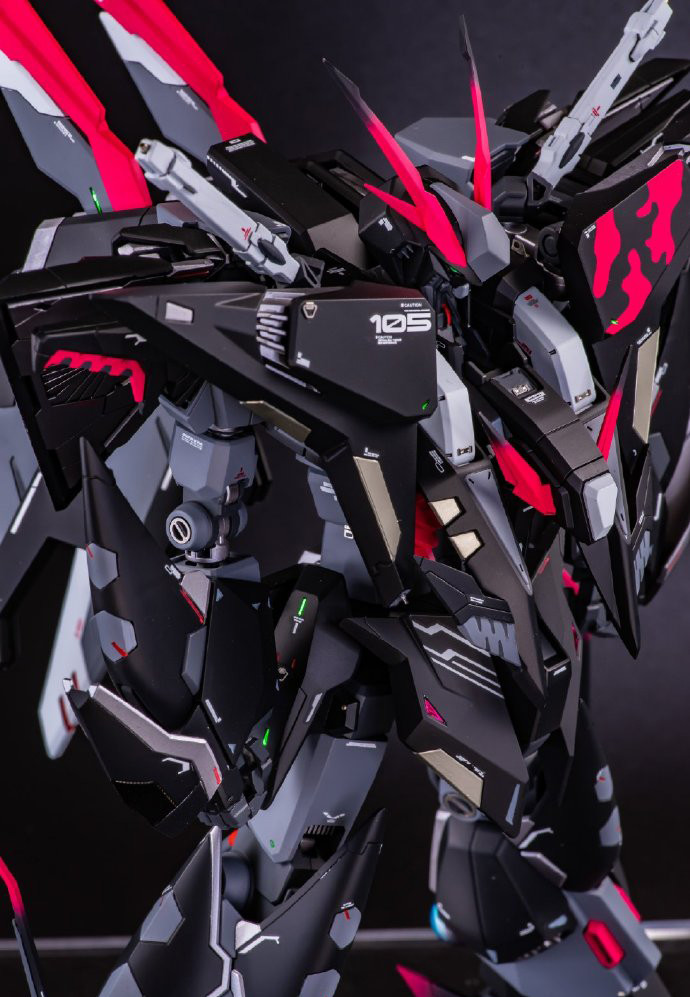 模玩控:《机动战士高达》暗黑配色柯西高达模型_腾讯新闻