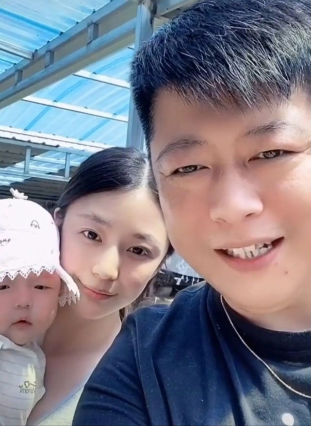 乡爱谢永强与王小蒙同框,猛夸对方真美笑得一脸宠,网友直言真般配