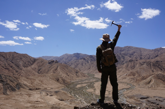 专业人员带你去野外找黄金