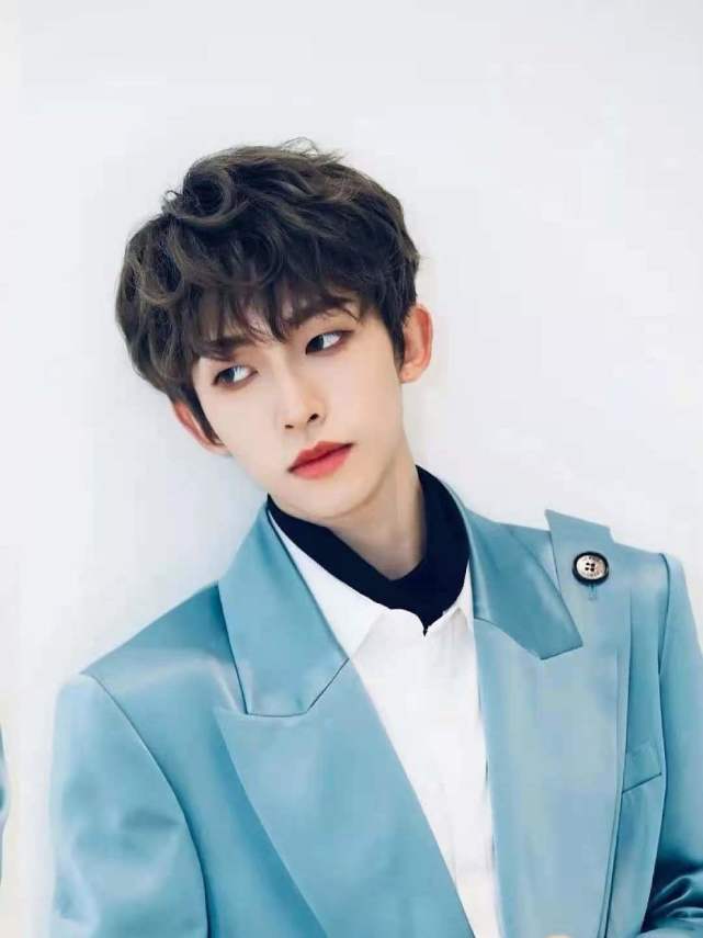 小鲜肉刘宇化浓妆被骂,被指用肩垫,网友笑称男版鞠婧祎