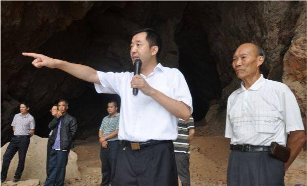 上任前,有人告诉陈行甲巴东"刁民多,风俗坏",然而他却不怎样认为