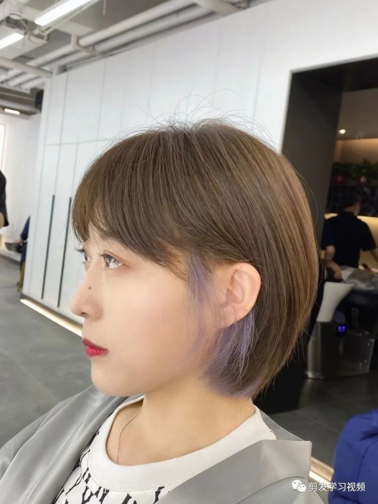 2021夏天超火的挂耳染短发