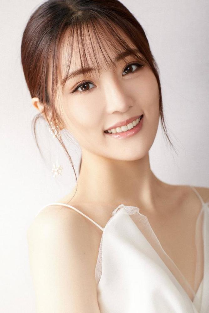 凯丽张可盈亮相妈妈你真好看全新代际沟通视角被称核武器