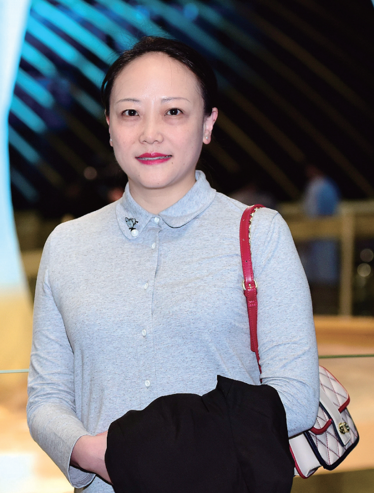 谢锦:闲看落花静做书丨凤凰书评_腾讯新闻