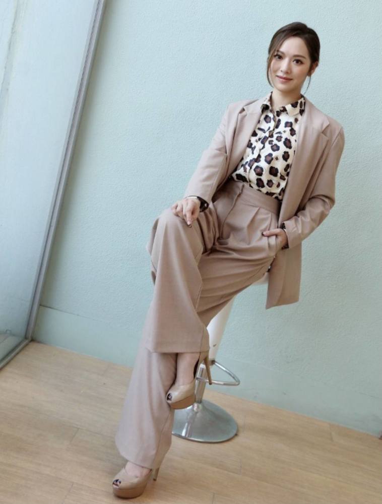 冯盈盈短期内不再拍拖誓做事业型女性入行数年炼就不坏之身