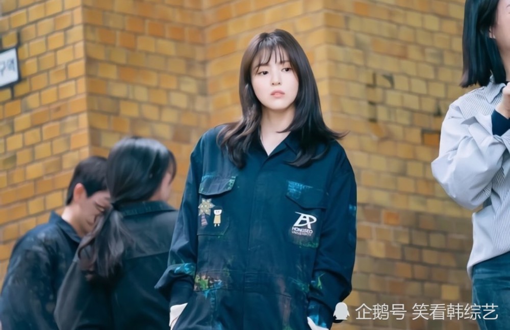 虽然知道韩素希耀眼的颜值首次公开剧照