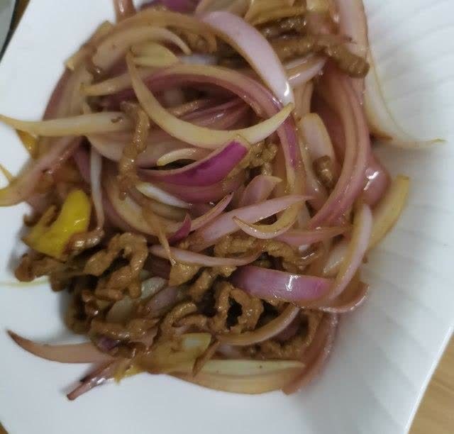 肉丝炒洋葱,鲜香味美,特别下饭_腾讯新闻